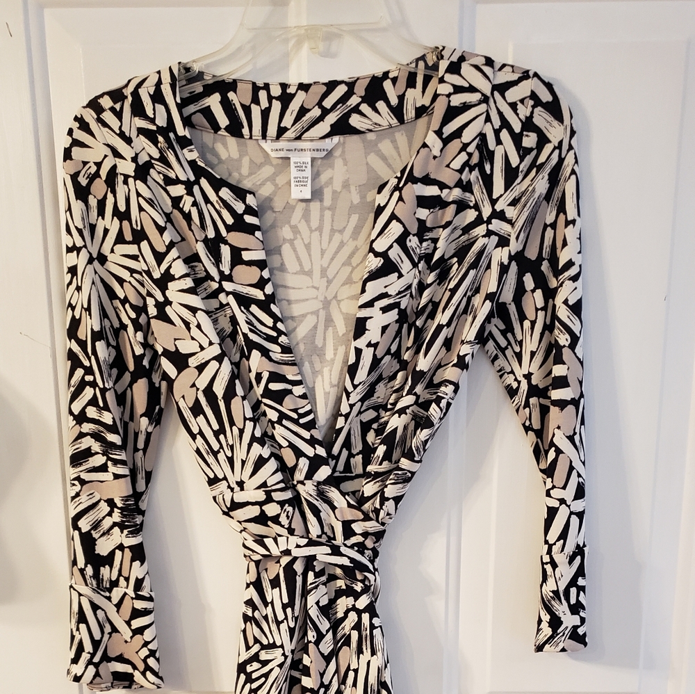 Diane von Furstenberg elegant wrap dress